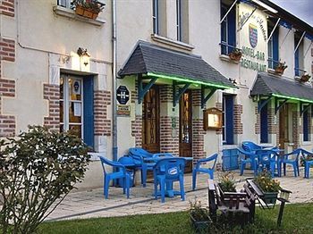 Auberge Les Muriers La Ferte-Hauterive Exterior photo